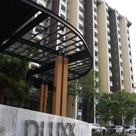 Dluxx Thammasat Hotel Pathum Thani Exterior foto