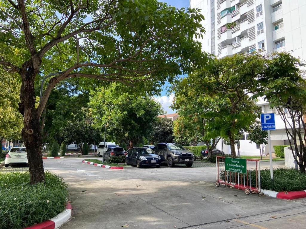 Dluxx Thammasat Hotel Pathum Thani Exterior foto