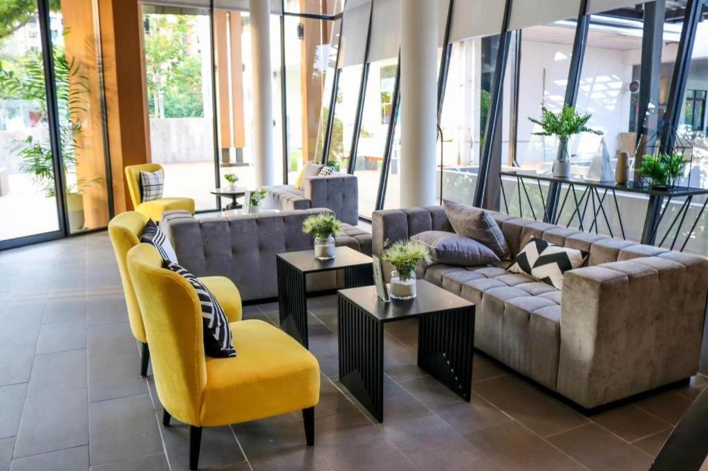 Dluxx Thammasat Hotel Pathum Thani Exterior foto
