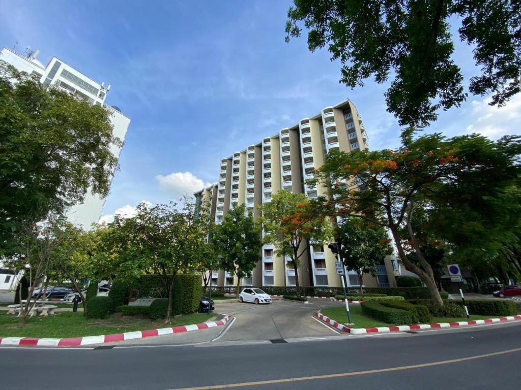 Dluxx Thammasat Hotel Pathum Thani Exterior foto