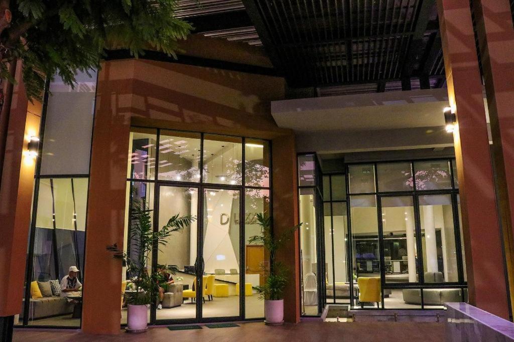 Dluxx Thammasat Hotel Pathum Thani Exterior foto