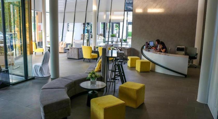 Dluxx Thammasat Hotel Pathum Thani Exterior foto